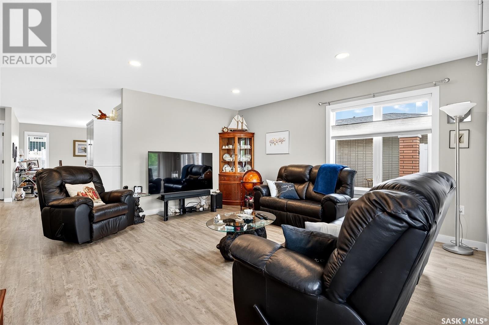 Property at A&B 125 2nd AVENUE NE image 3