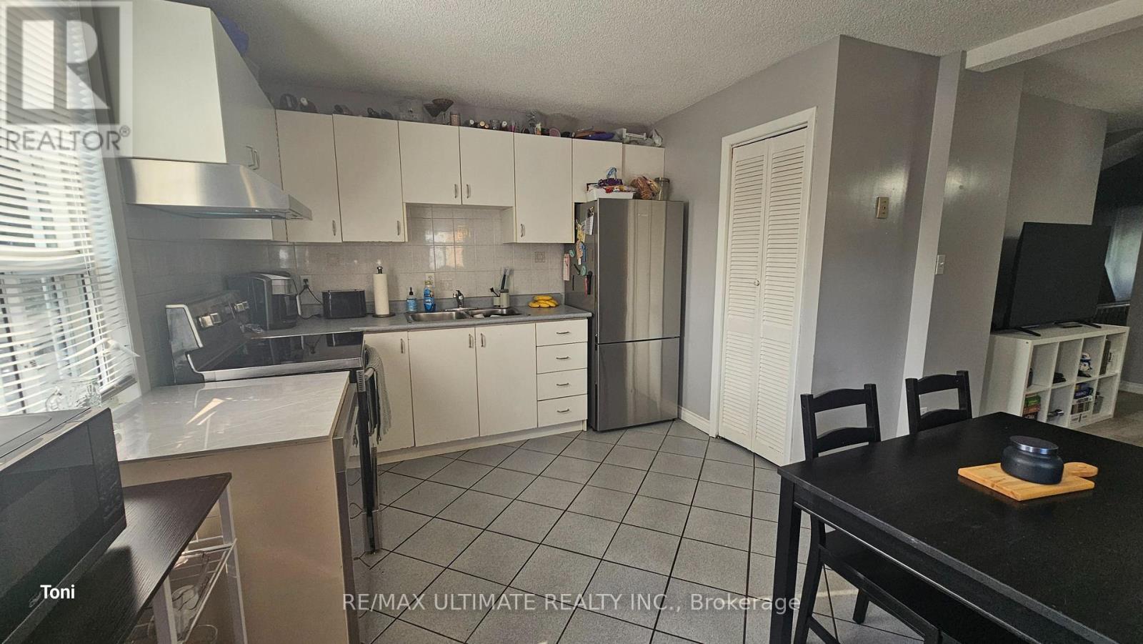Upper - 966 Dovercourt Road, Toronto, Ontario  M6H 2X5 - Photo 2 - W12202985