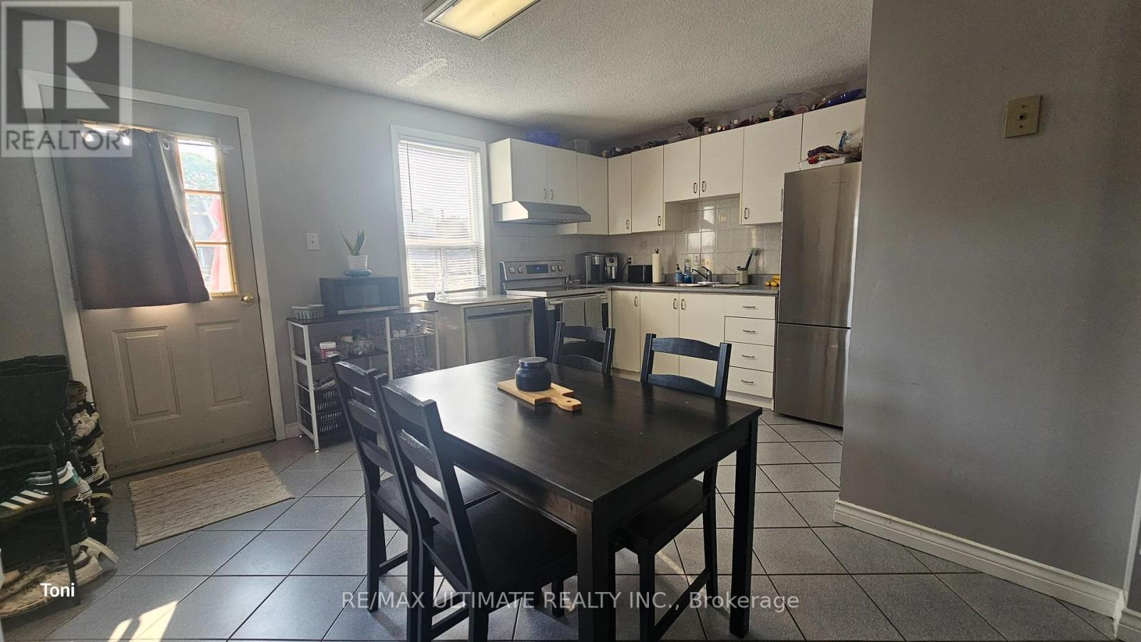 Upper - 966 Dovercourt Road, Toronto, Ontario  M6H 2X5 - Photo 3 - W12202985