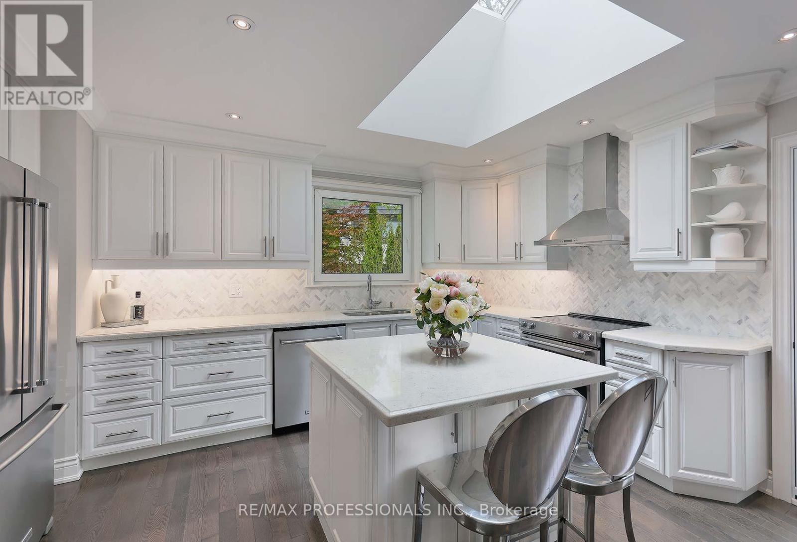 14 Aymarn Court, Toronto, Ontario  M9C 2G4 - Photo 10 - W12203002