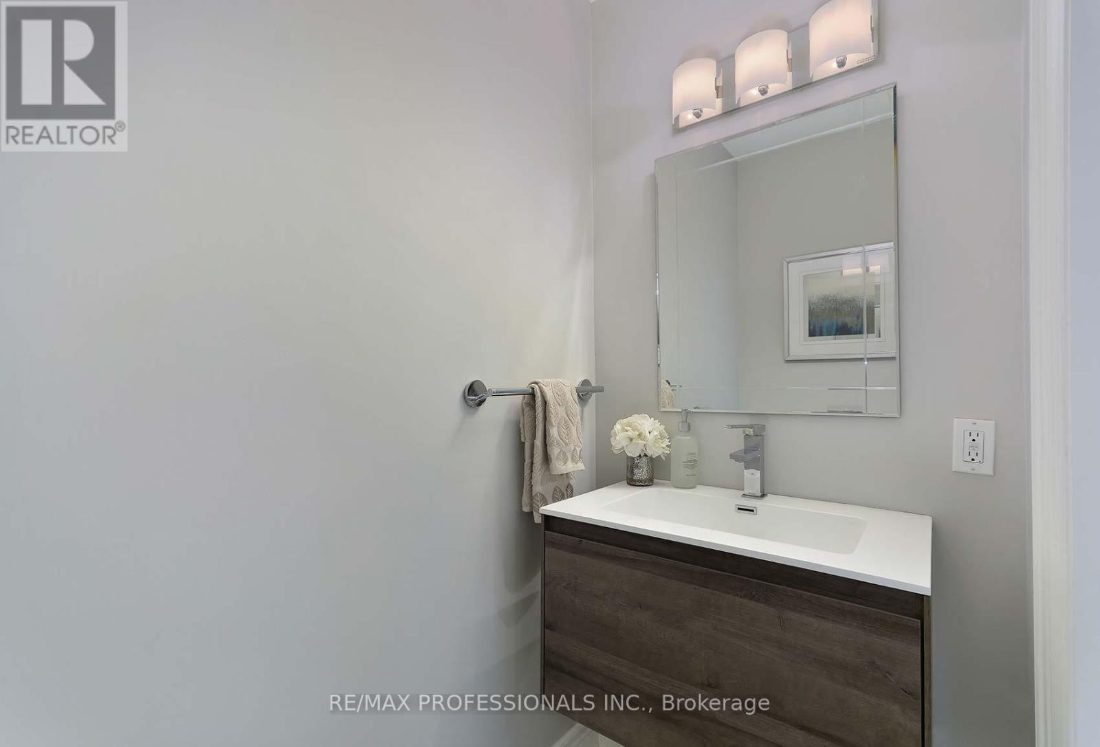 14 Aymarn Court, Toronto, Ontario  M9C 2G4 - Photo 14 - W12203002