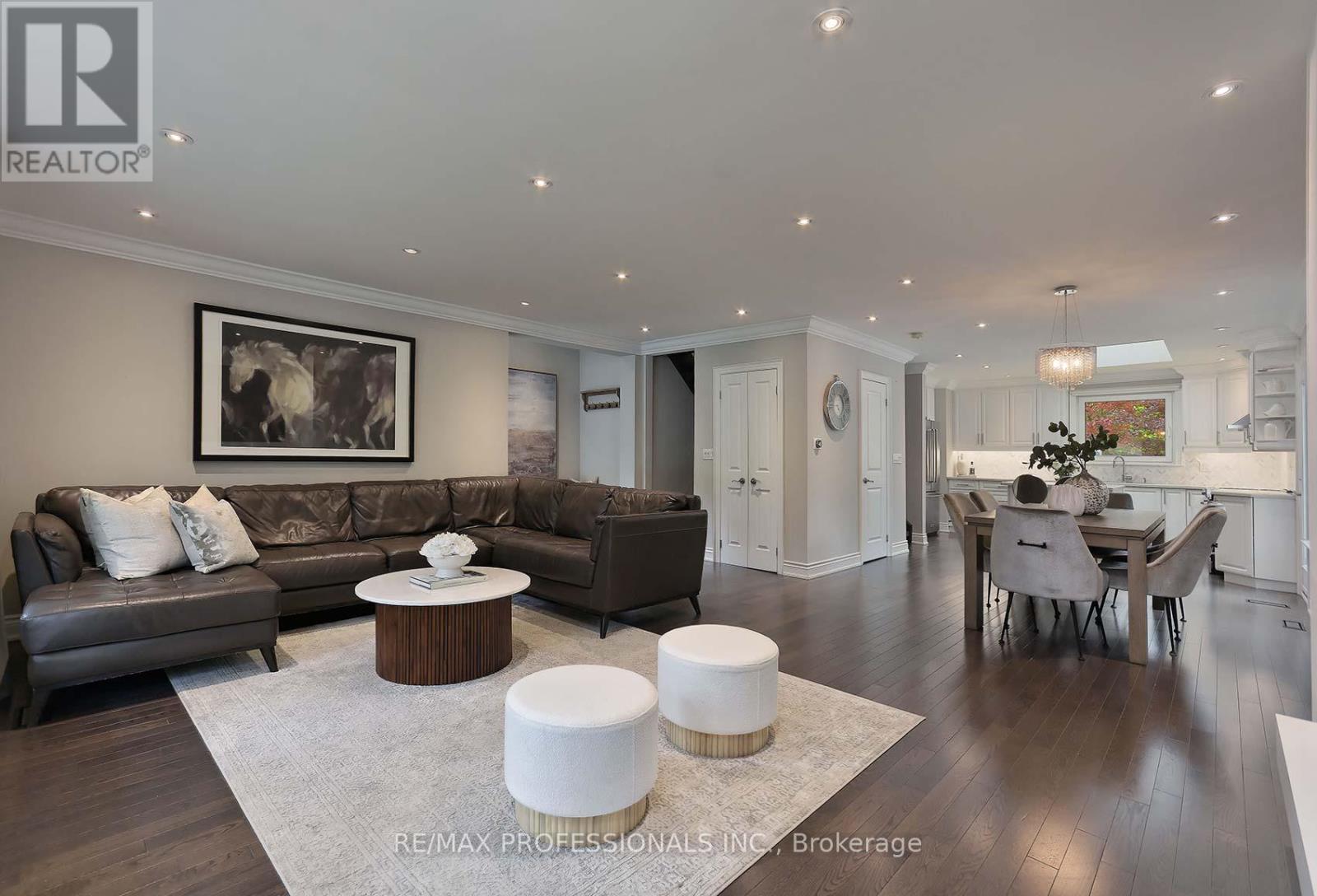 14 Aymarn Court, Toronto, Ontario  M9C 2G4 - Photo 5 - W12203002