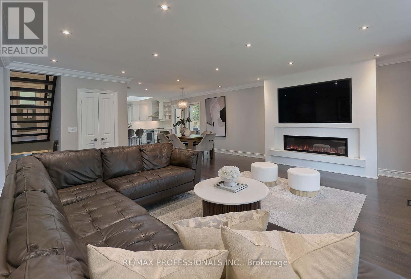 14 Aymarn Court, Toronto, Ontario  M9C 2G4 - Photo 6 - W12203002