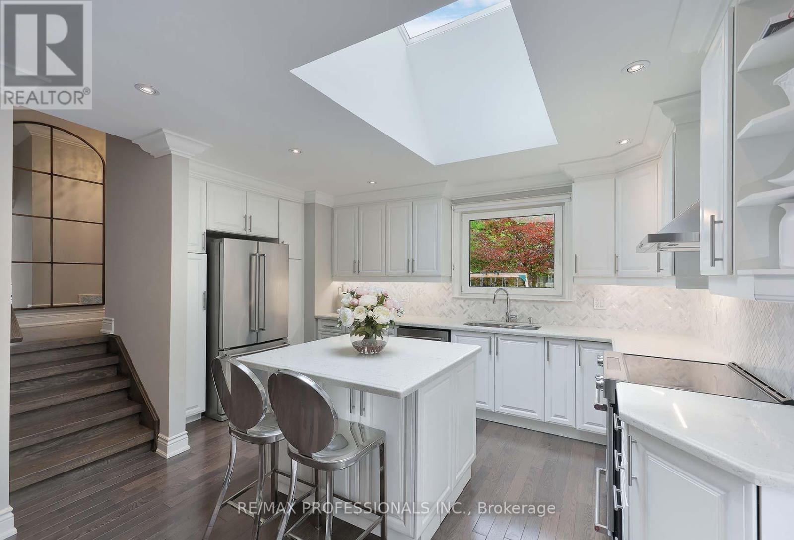 14 Aymarn Court, Toronto, Ontario  M9C 2G4 - Photo 7 - W12203002