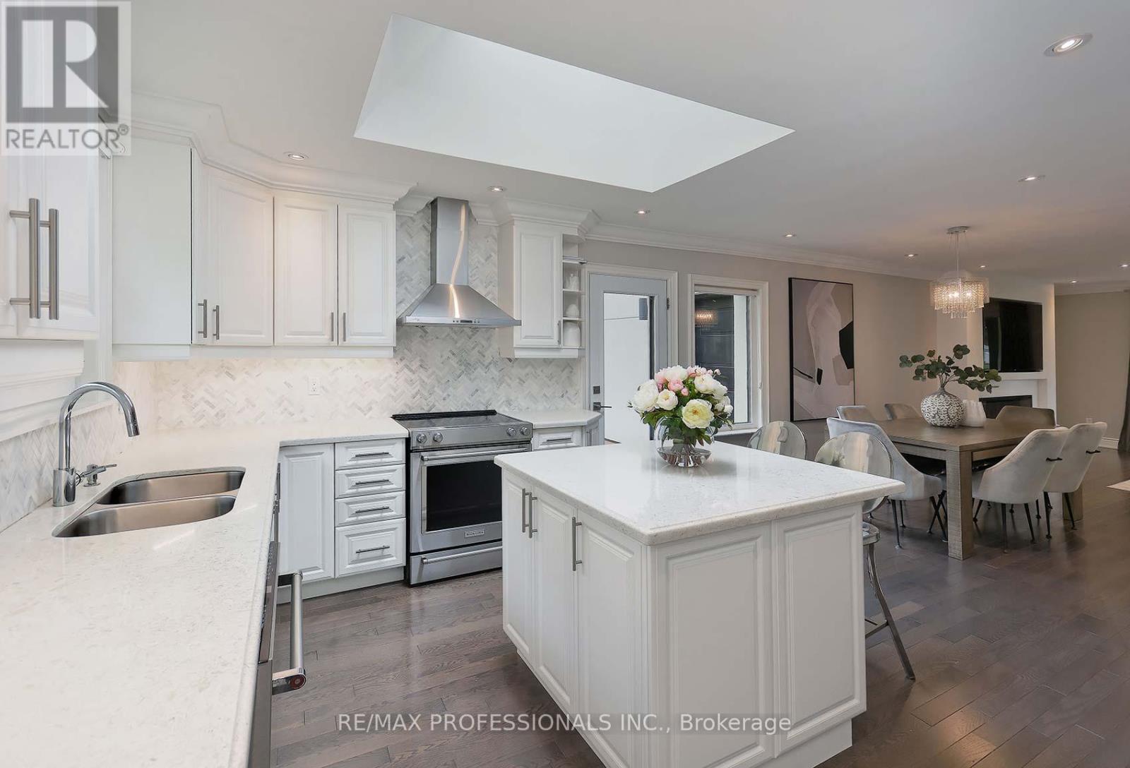 14 Aymarn Court, Toronto, Ontario  M9C 2G4 - Photo 8 - W12203002