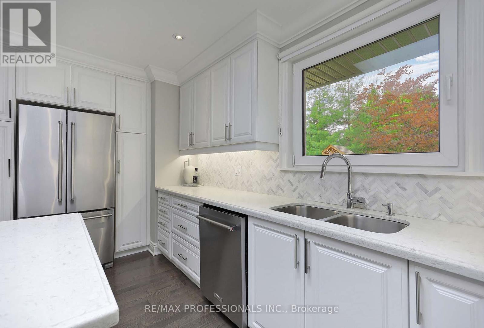 14 Aymarn Court, Toronto, Ontario  M9C 2G4 - Photo 9 - W12203002