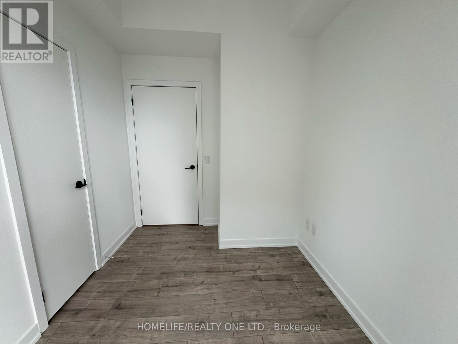 421 - 220 Missinnihe Way, Mississauga, Ontario  L5H 0A9 - Photo 4 - W12203014