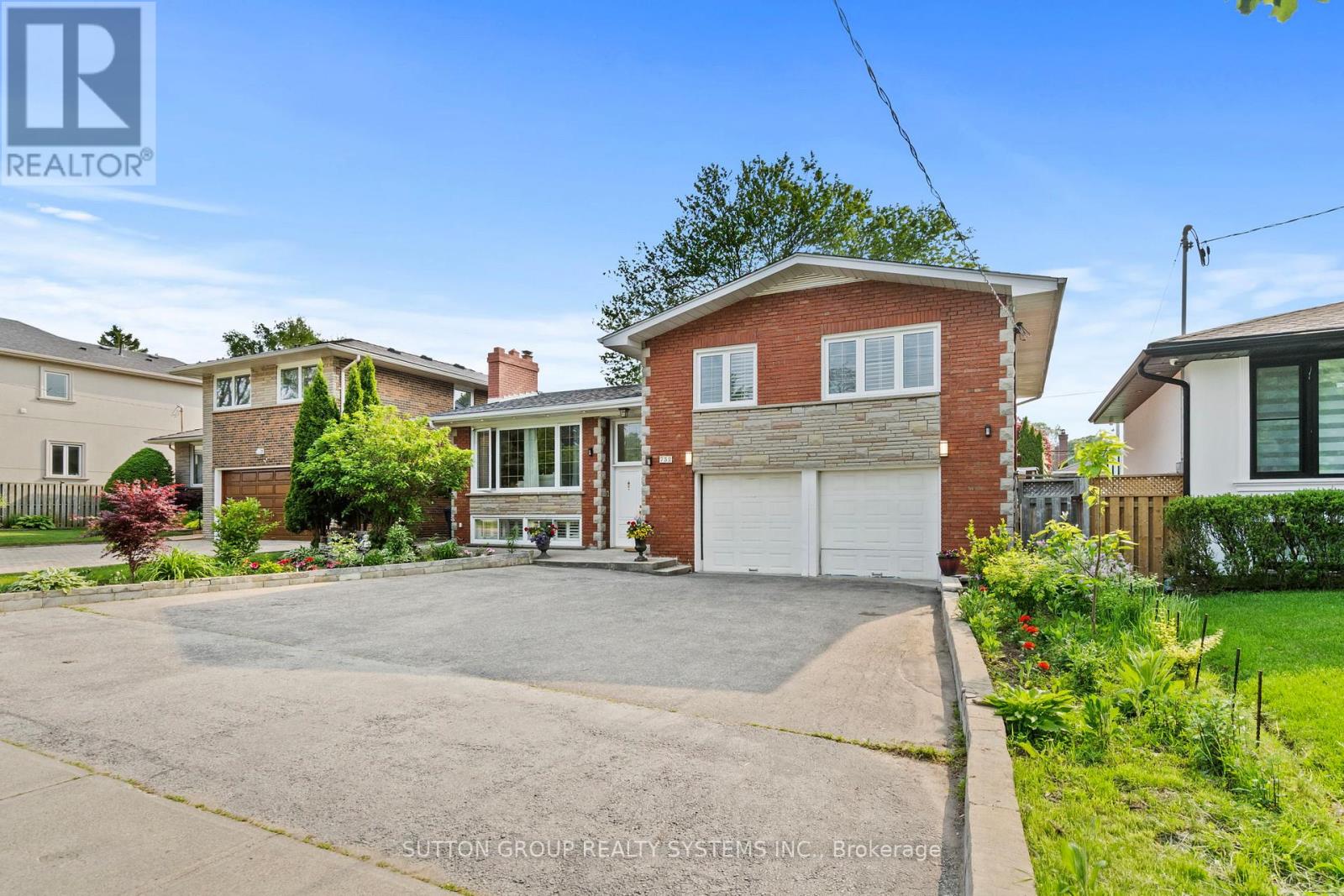732 Royal York Road, Toronto, Ontario  M8Y 2T6 - Photo 2 - W12203021