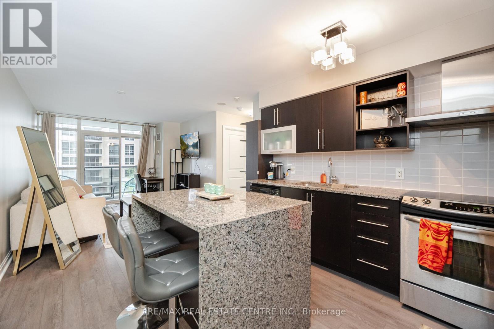 613 - 1 Michael Power Place, Toronto, Ontario  M9A 0A1 - Photo 5 - W12203042