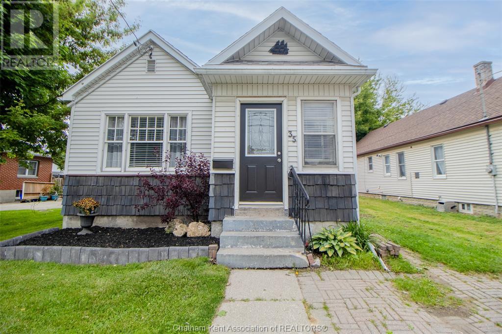 MLS# 25012990: 35 Alexandra AVENUE, Chatham, Canada
