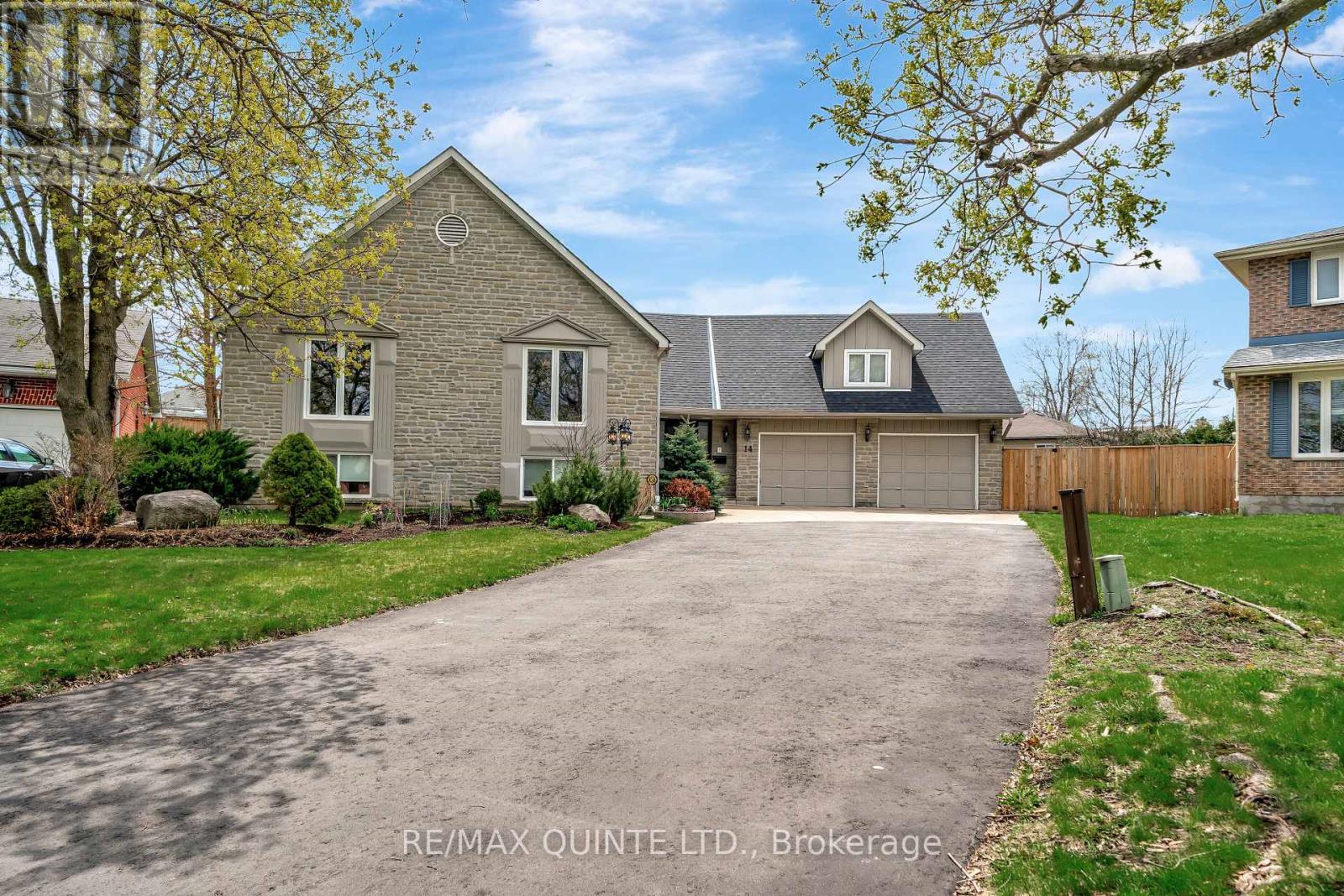 14 THOMPSON COURT, Belleville, Ontario