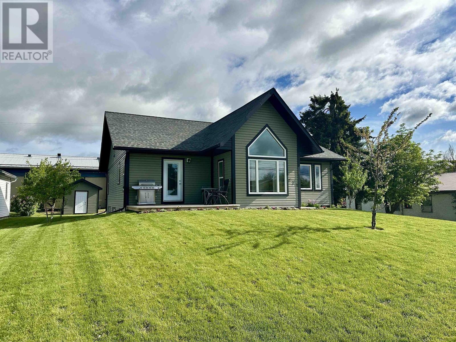 271 Omineca Street, Vanderhoof, British Columbia  V0J 3A0 - Photo 1 - R3012185