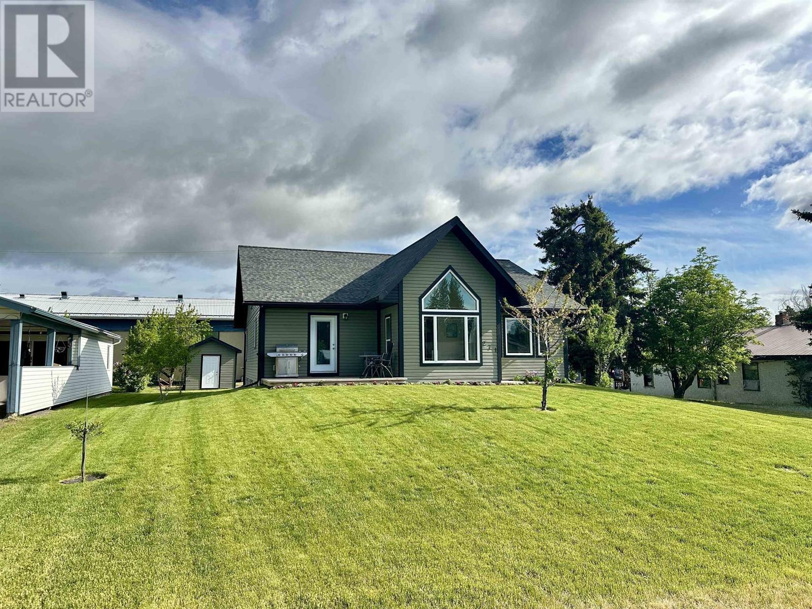 271 Omineca Street, Vanderhoof, British Columbia  V0J 3A0 - Photo 2 - R3012185