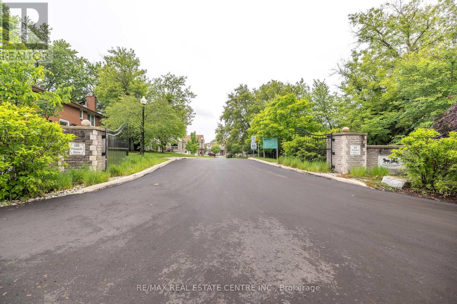 94 - 105 Pinnacle Drive, Kitchener, Ontario  N2P 1B8 - Photo 2 - X12202974
