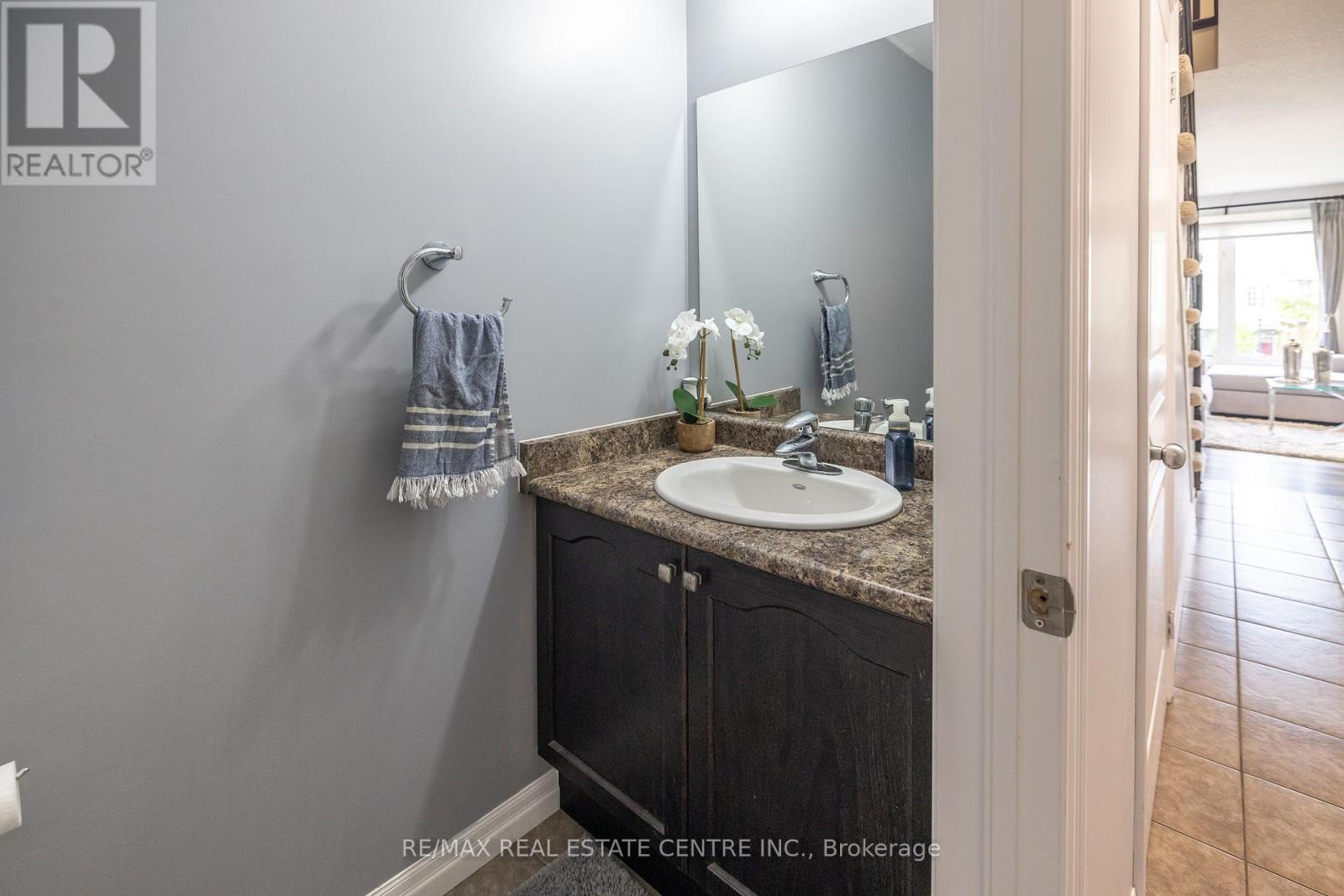 94 - 105 Pinnacle Drive, Kitchener, Ontario  N2P 1B8 - Photo 4 - X12202974