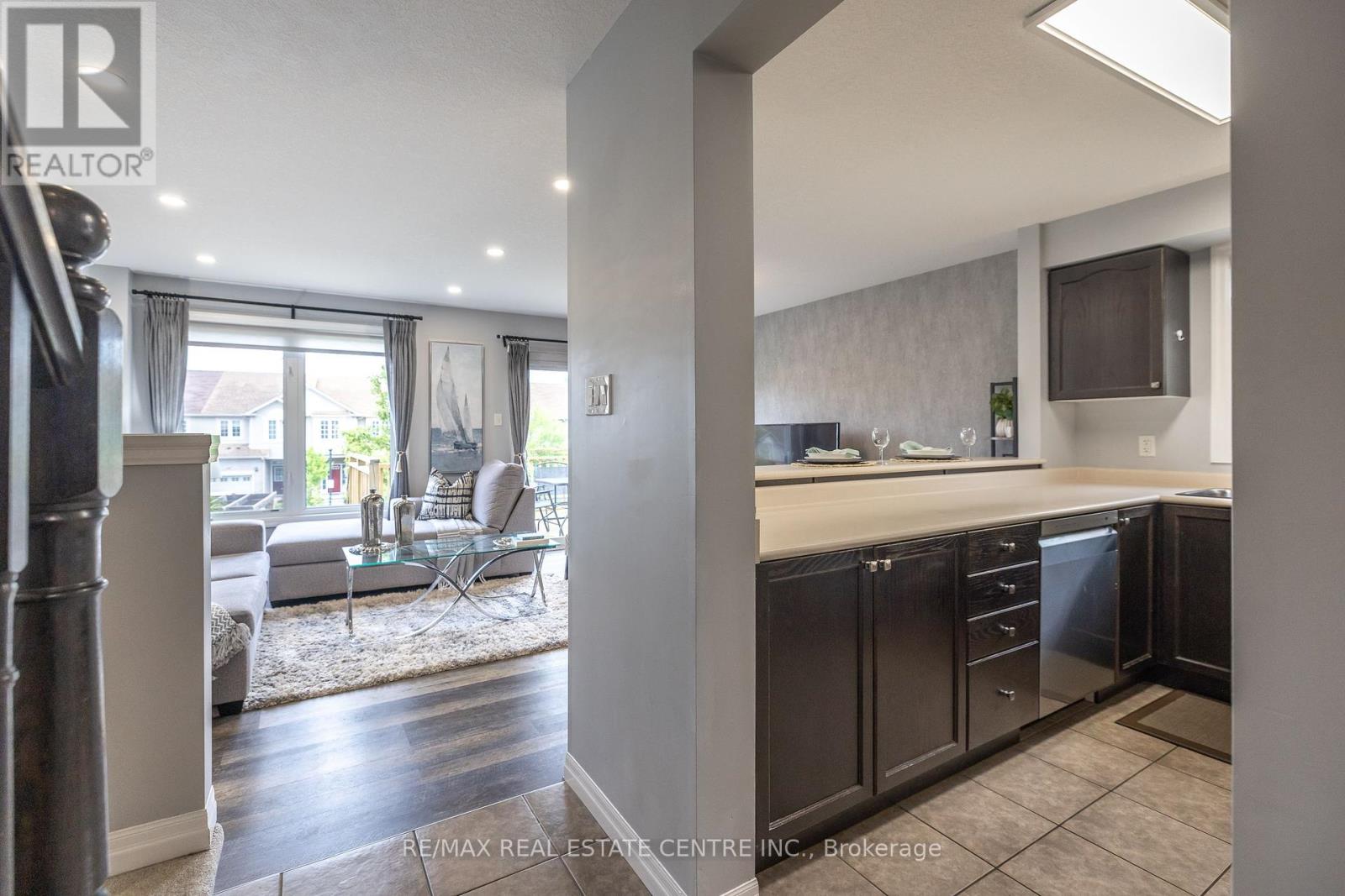 94 - 105 Pinnacle Drive, Kitchener, Ontario  N2P 1B8 - Photo 5 - X12202974