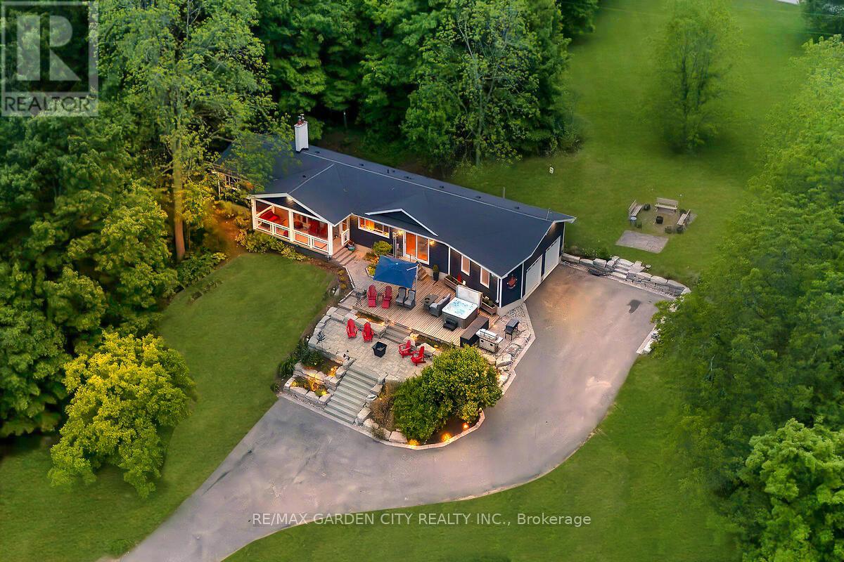 4030 Mountainview Road, Lincoln (Beamsville), Ontario  L3J 2C8 - Photo 2 - X12202992