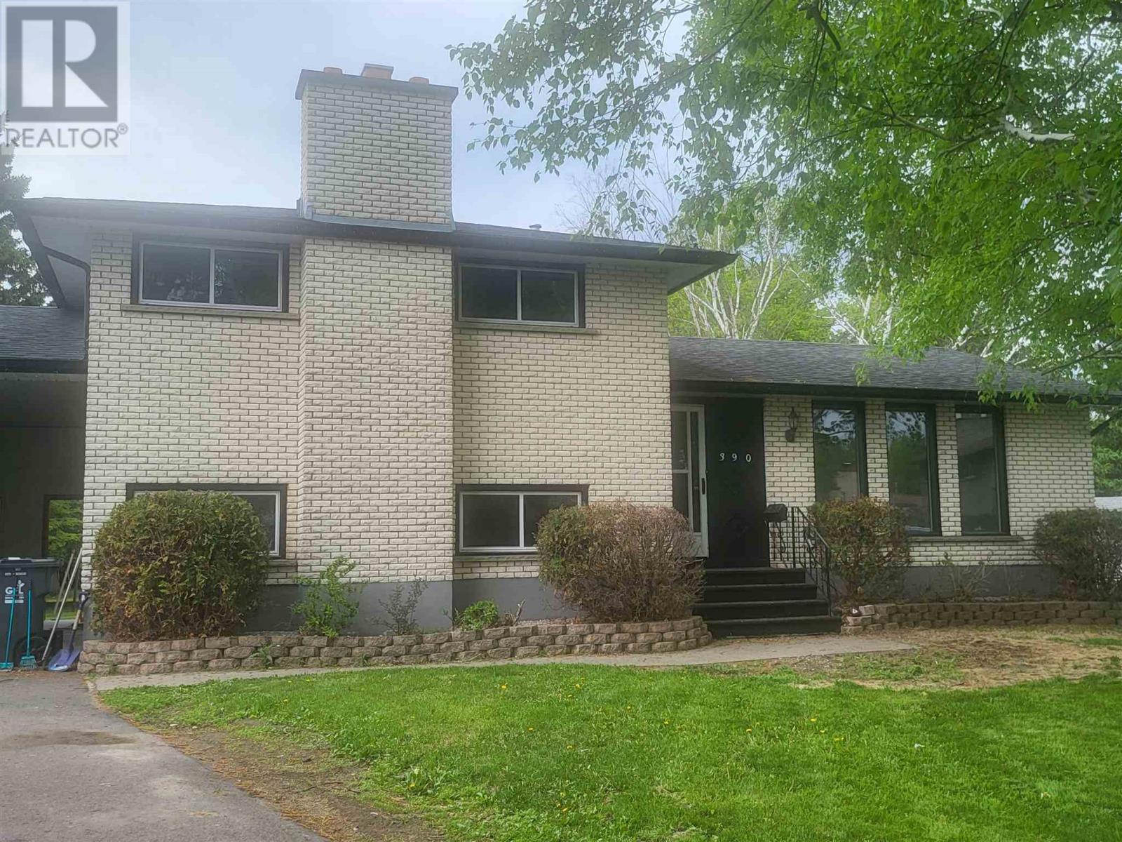 Property at 390 Lambton Pl. image 1