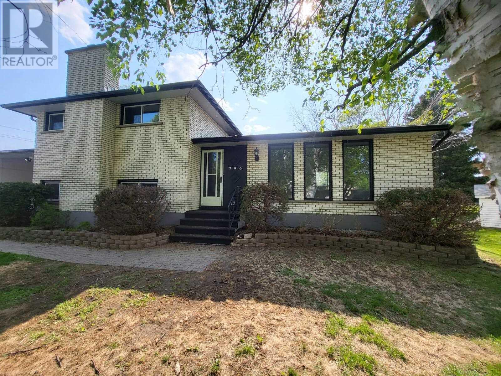 Property at 390 Lambton Pl. image 4