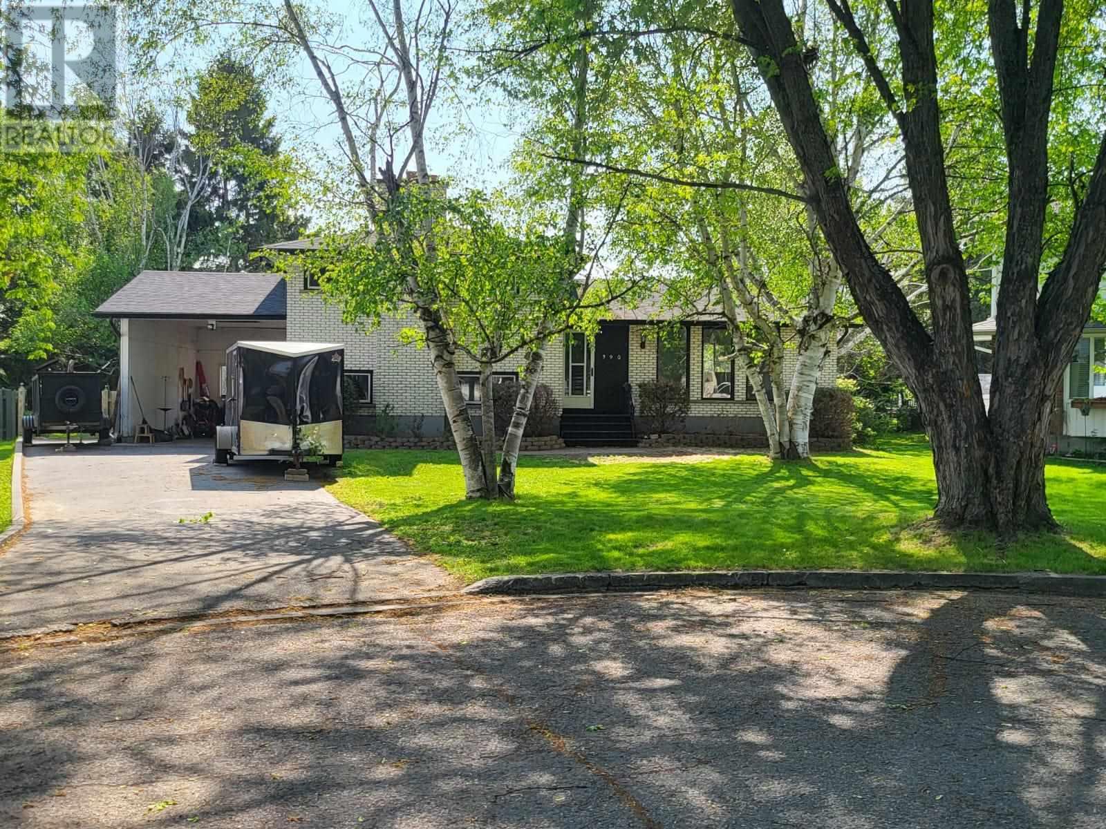 Property at 390 Lambton Pl. image 3
