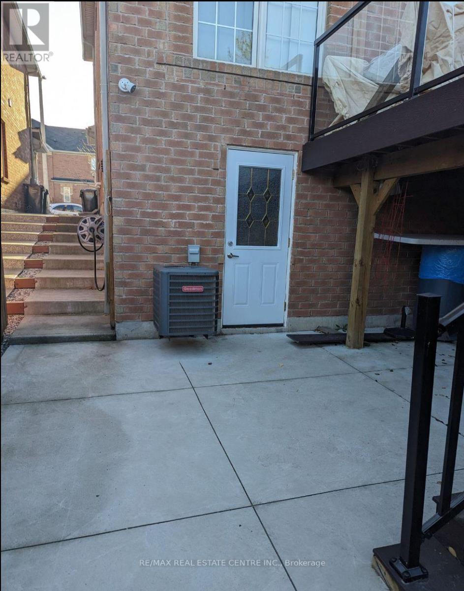 14 Gulfbrook Circle, Brampton (Sandringham-Wellington), Ontario  L6Z 0G4 - Photo 14 - W12198712