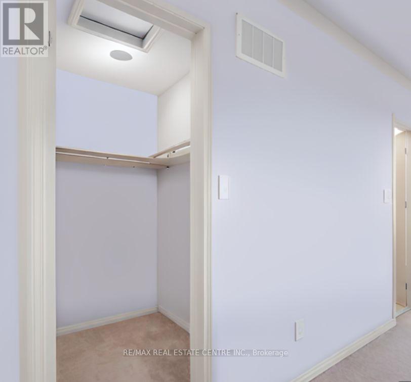 14 Gulfbrook Circle, Brampton (Sandringham-Wellington), Ontario  L6Z 0G4 - Photo 8 - W12198712