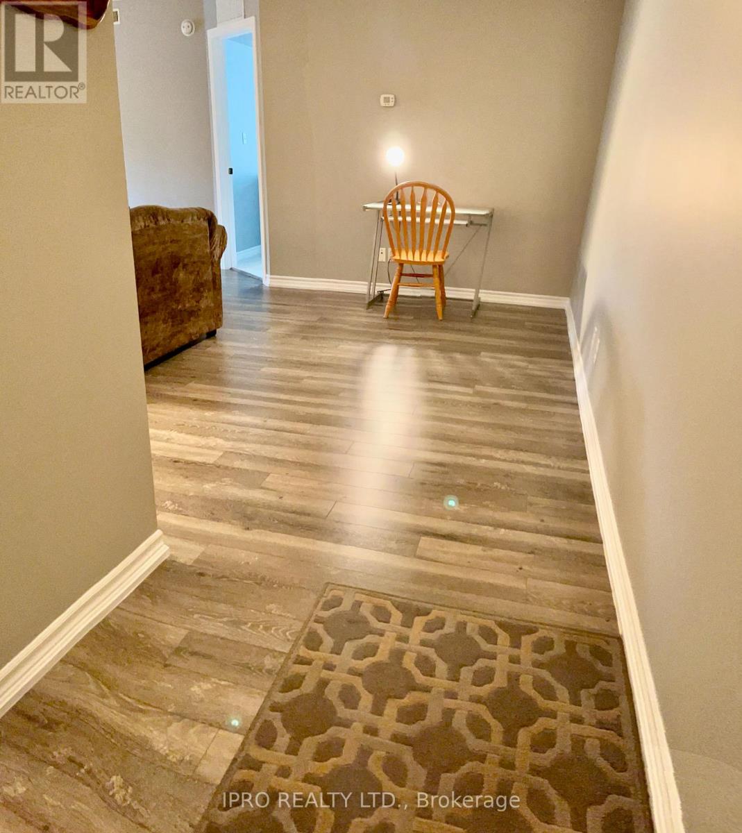 112 - 4013 Kilmer Drive, Burlington, Ontario  L7M 4M3 - Photo 3 - W12200431