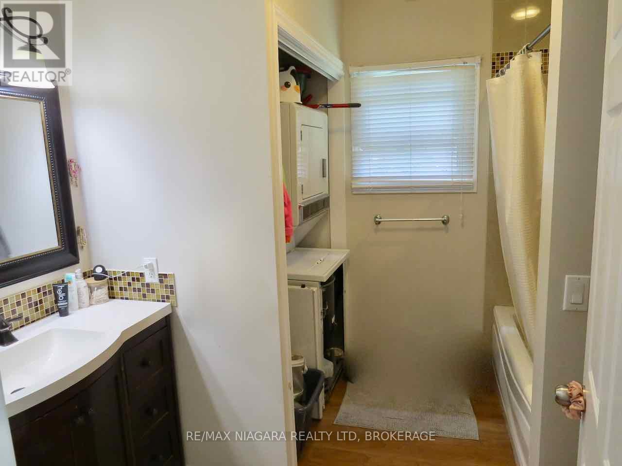 52 Mccormick Street, Welland, Ontario  L3C 4L9 - Photo 10 - X12203236