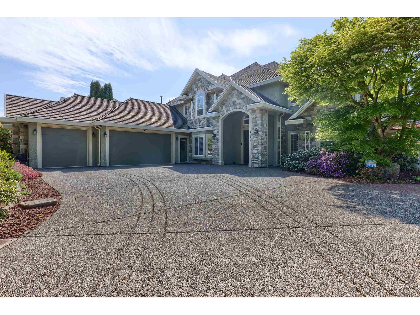 2349 135A STREET, surrey, British Columbia V4A9V2