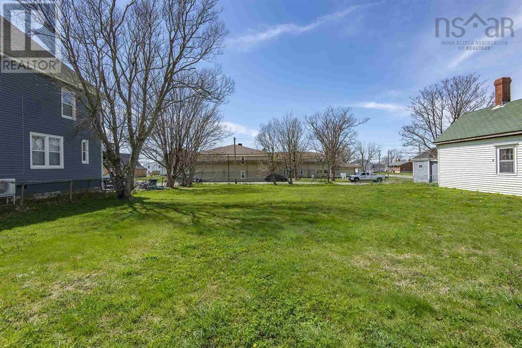 3 Forbes Street, Yarmouth, Nova Scotia  B5A 1W9 - Photo 1 - 202513771