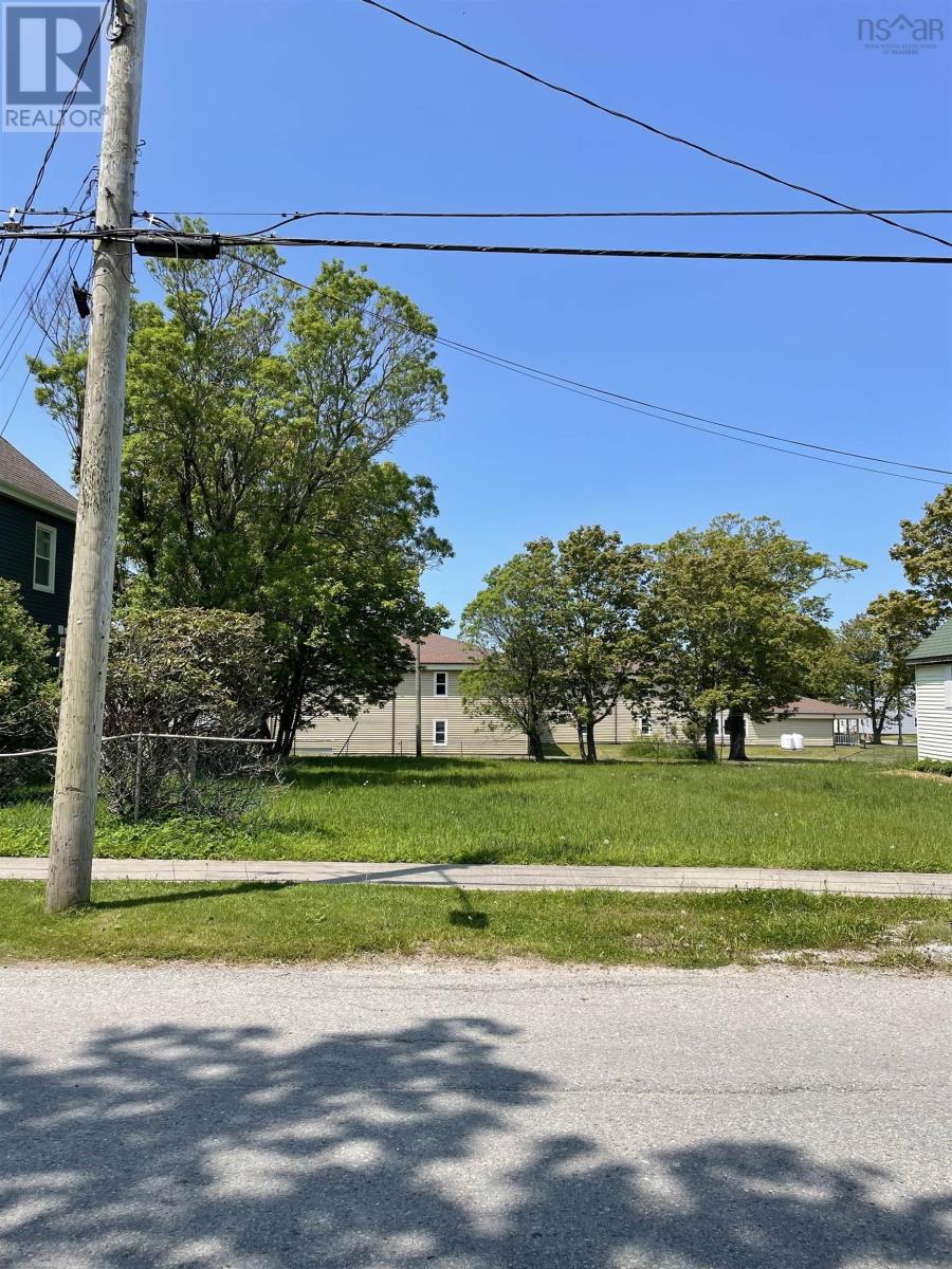 3 Forbes Street, Yarmouth, Nova Scotia  B5A 1W9 - Photo 2 - 202513771