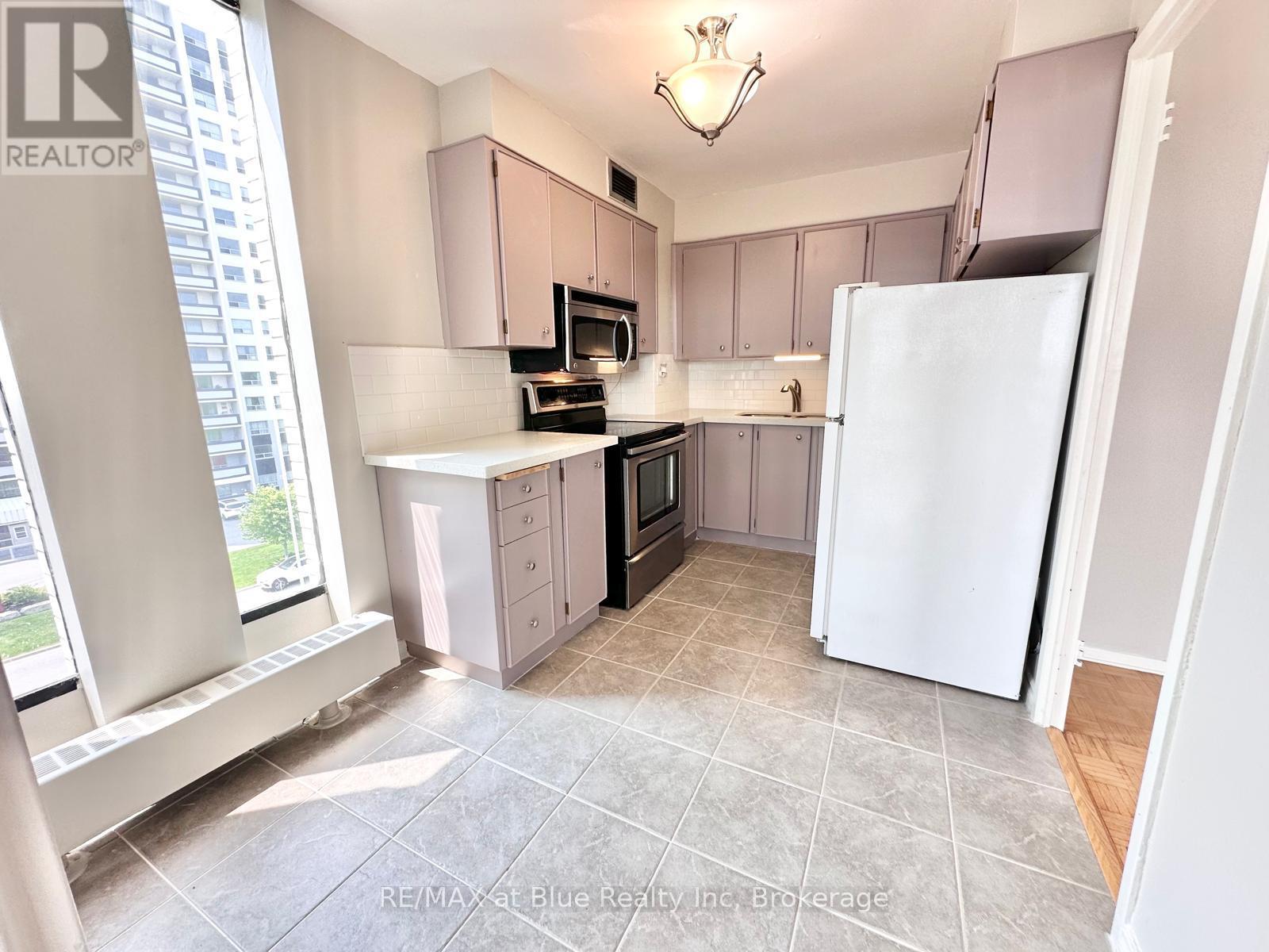 502 - 15 Towering Heights Boulevard, St. Catharines, Ontario  L2T 3G7 - Photo 8 - X12203139