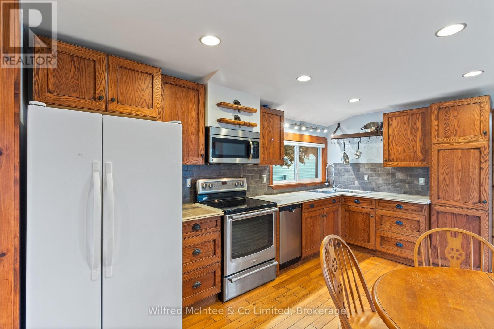 48 Maplewood Boulevard, Kincardine, Ontario  N0G 2T0 - Photo 22 - X12203163