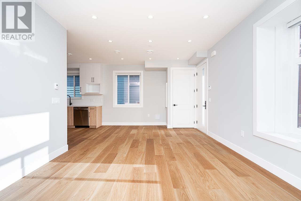 2705 Dundas Street, Vancouver, British Columbia  V5K 3L9 - Photo 5 - R2983989