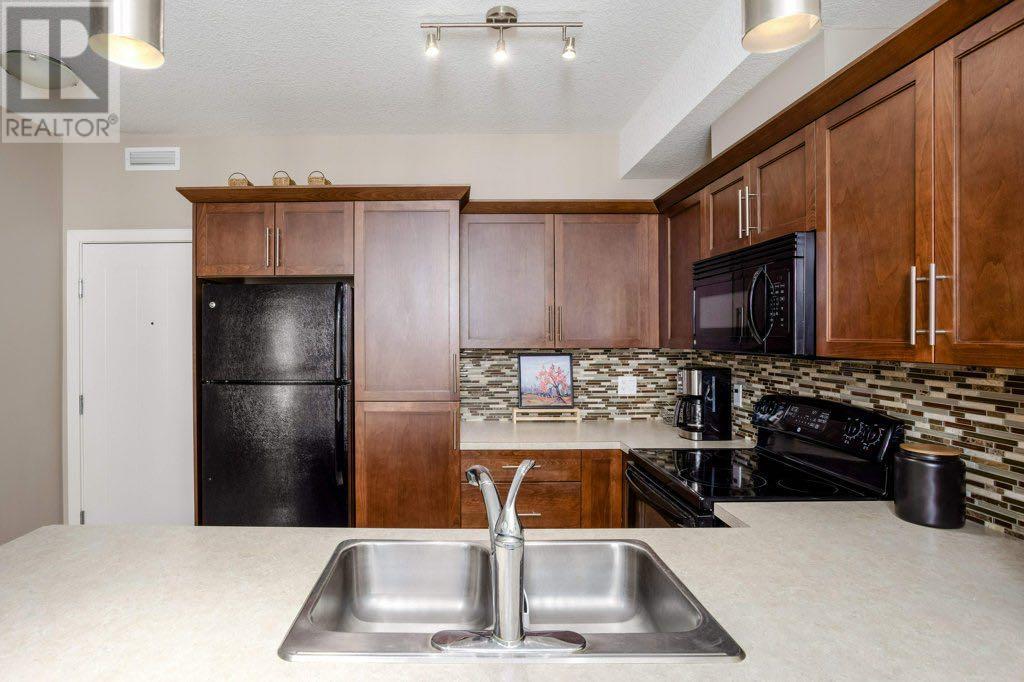 Property at 405, 20 Royal Oak Plaza NW image 5