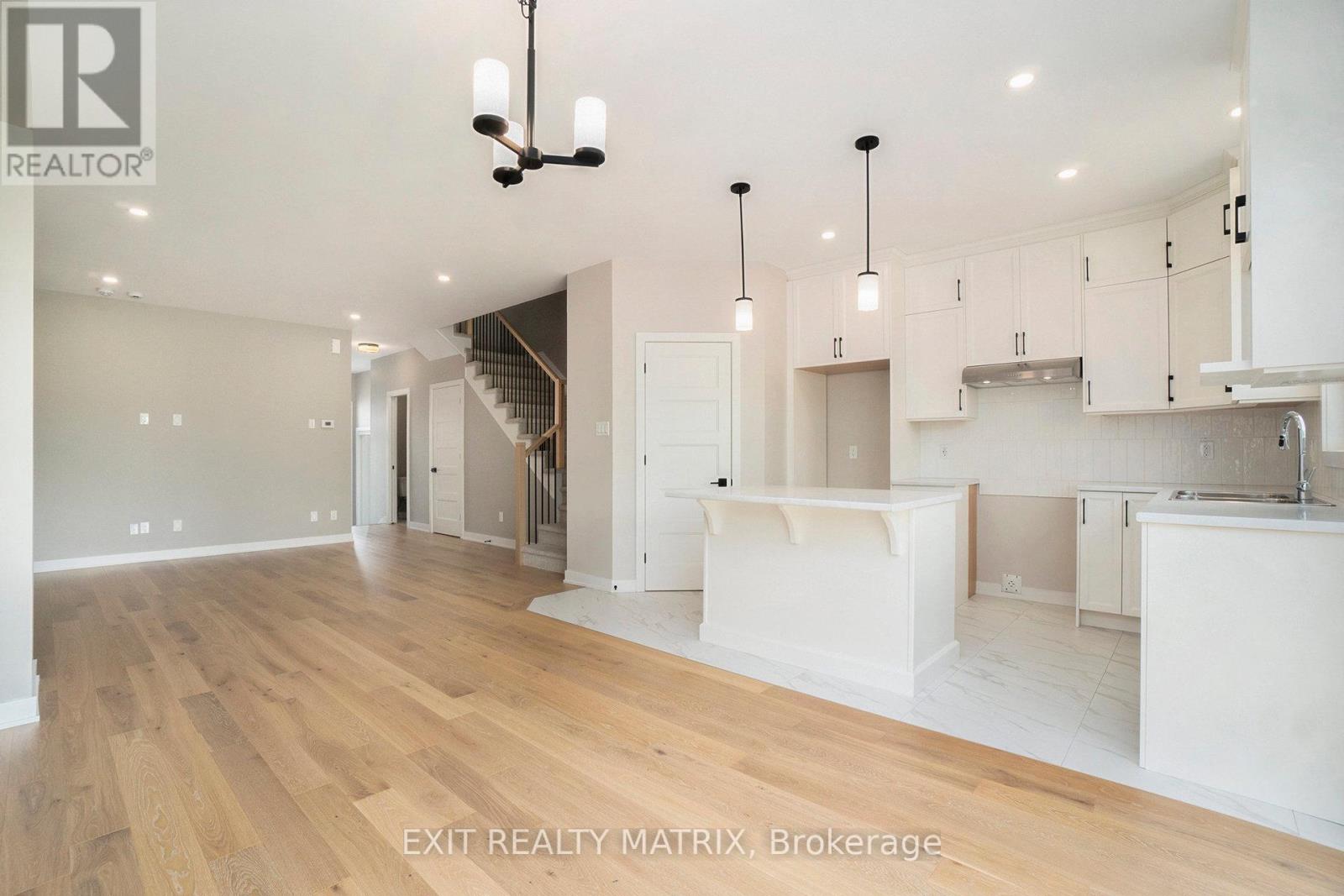 964 Cologne Street, Russell, Ontario  K0A 1W0 - Photo 5 - X12203128
