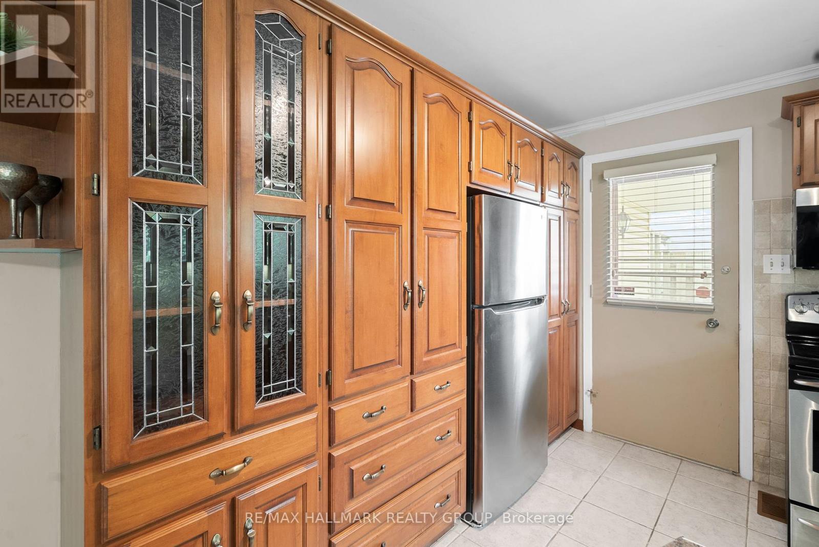 2143 Hubbard Crescent, Ottawa, Ontario  K1J 6L3 - Photo 11 - X12203169