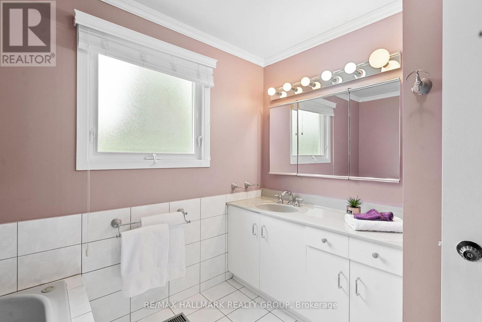 2143 Hubbard Crescent, Ottawa, Ontario  K1J 6L3 - Photo 16 - X12203169