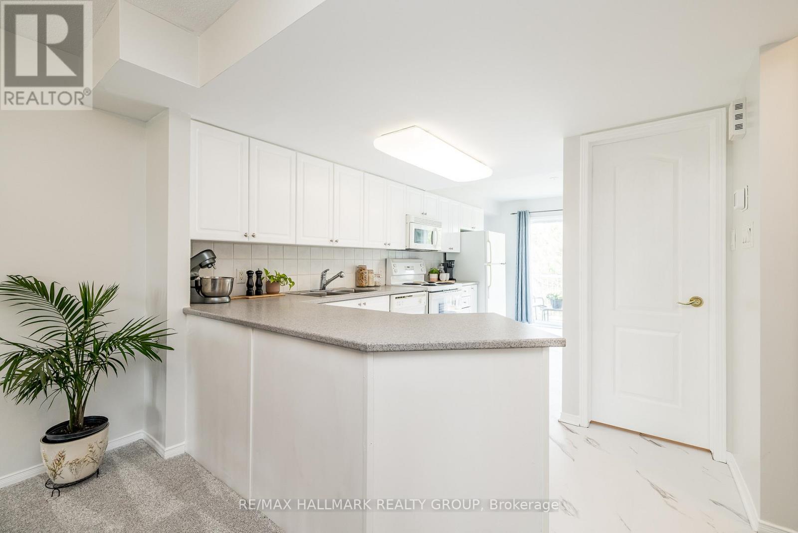 246 Cresthaven Drive, Ottawa, Ontario  K2G 6W4 - Photo 3 - X12203230