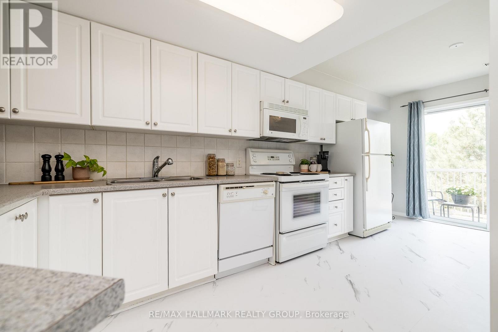 246 Cresthaven Drive, Ottawa, Ontario  K2G 6W4 - Photo 4 - X12203230