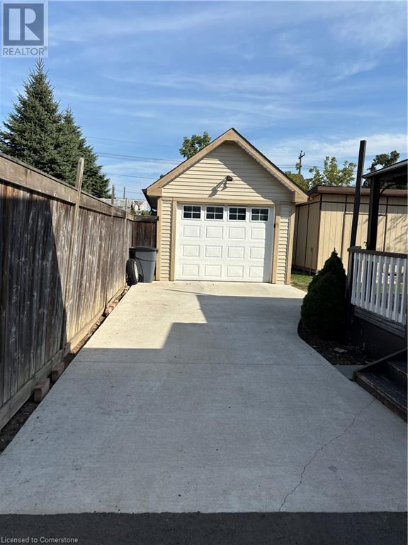 71 East 39th Street, Hamilton, Ontario  L8V 4H2 - Photo 3 - 40736402