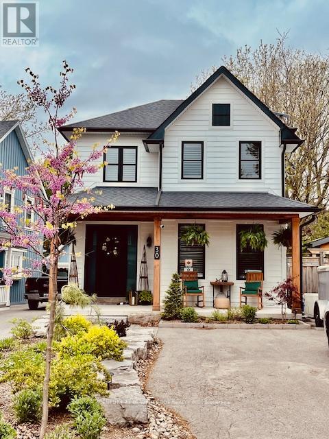 30 VICTORIA STREET, Whitchurch-Stouffville, Ontario