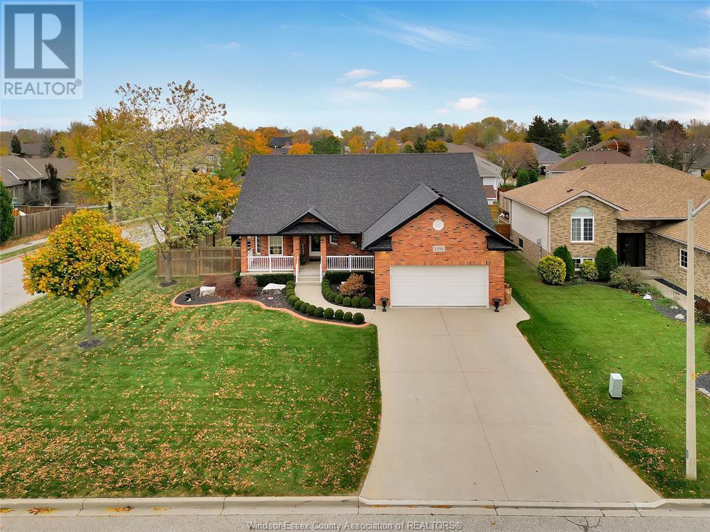 MLS# 25014384: 1594 WHITEWOOD DRIVE, Lakeshore, Canada