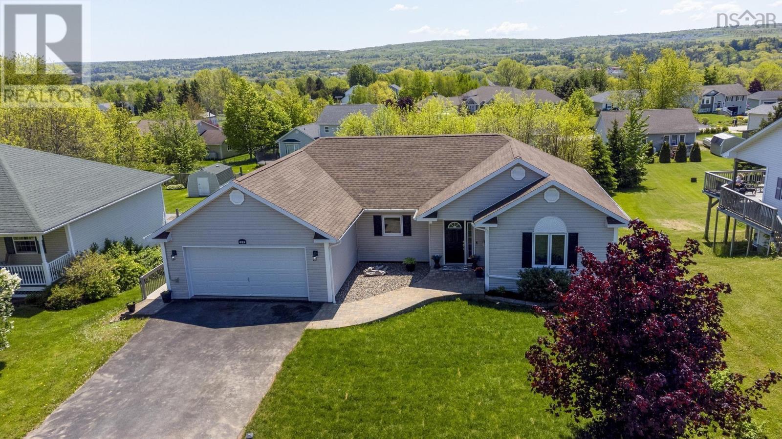 Property at 825 Summerfield Court image 3