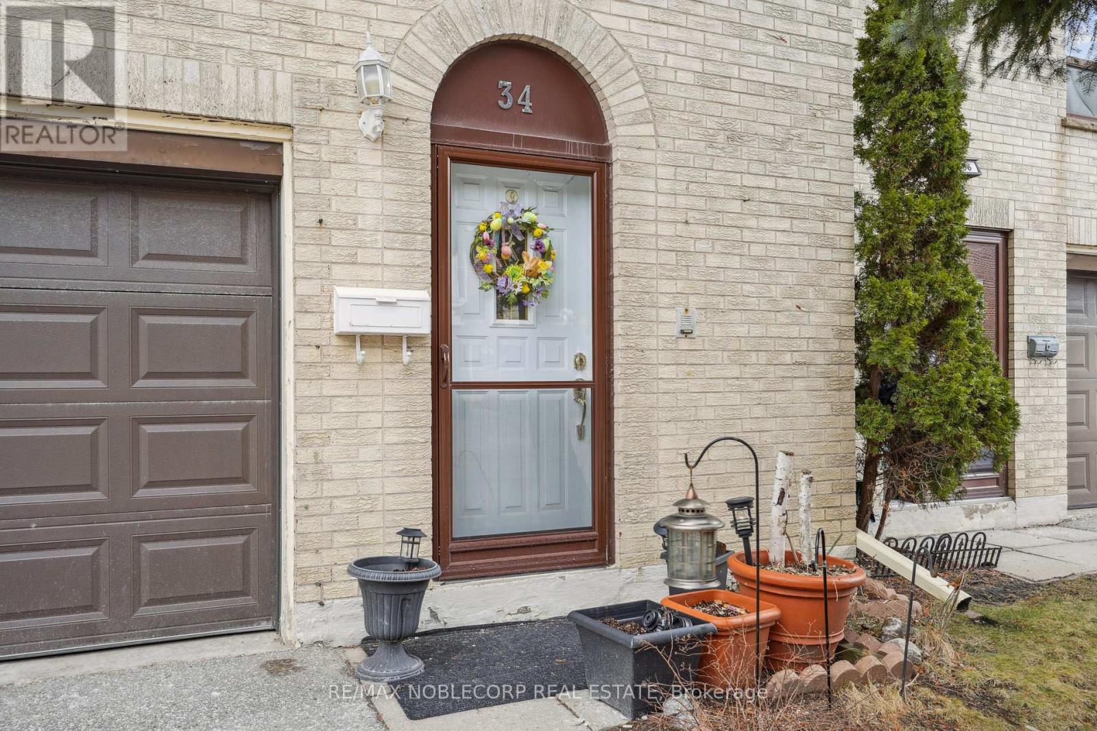 34 Corvus Star Way, Toronto, Ontario  M2J 1P3 - Photo 3 - C12203075
