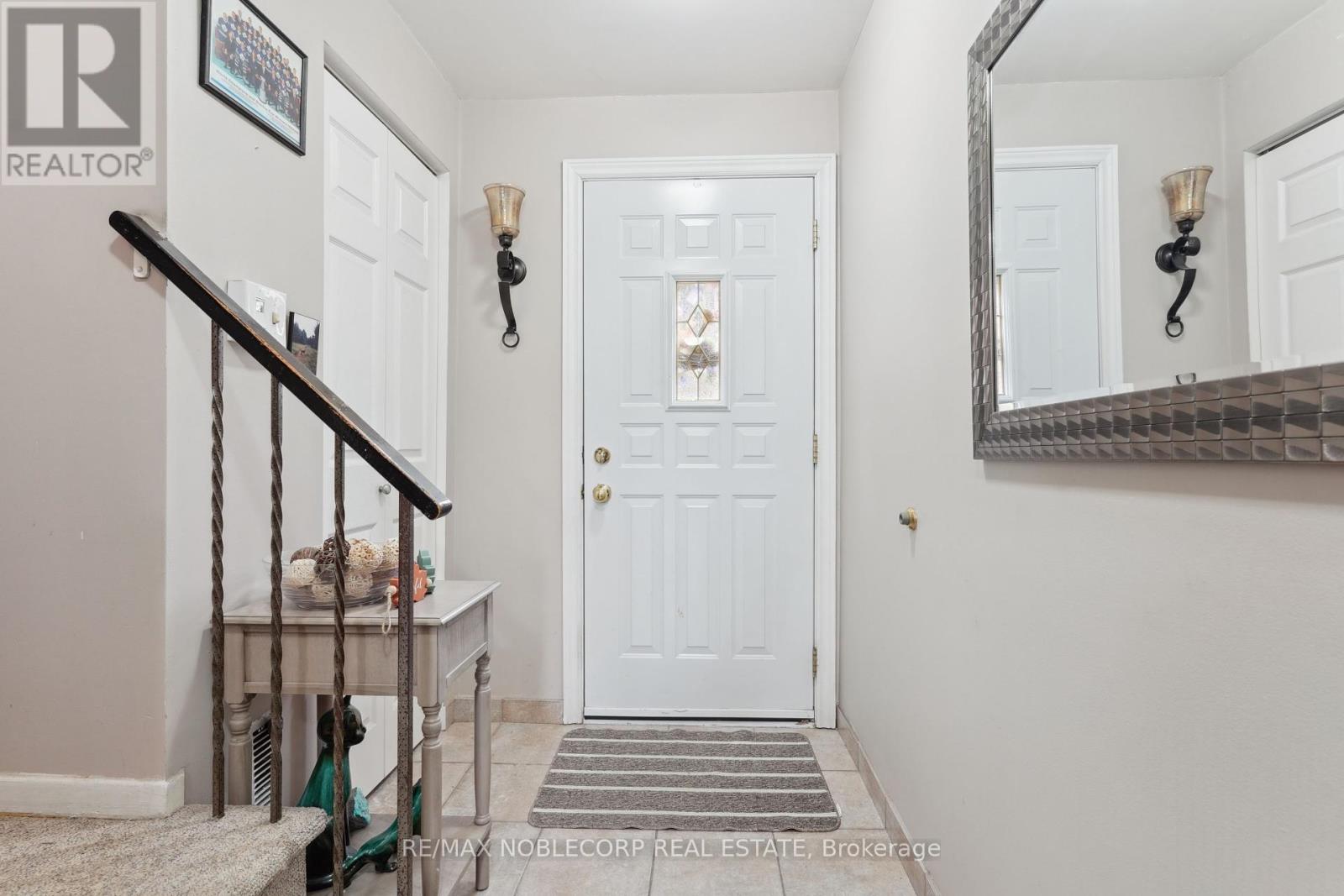 34 Corvus Star Way, Toronto, Ontario  M2J 1P3 - Photo 4 - C12203075