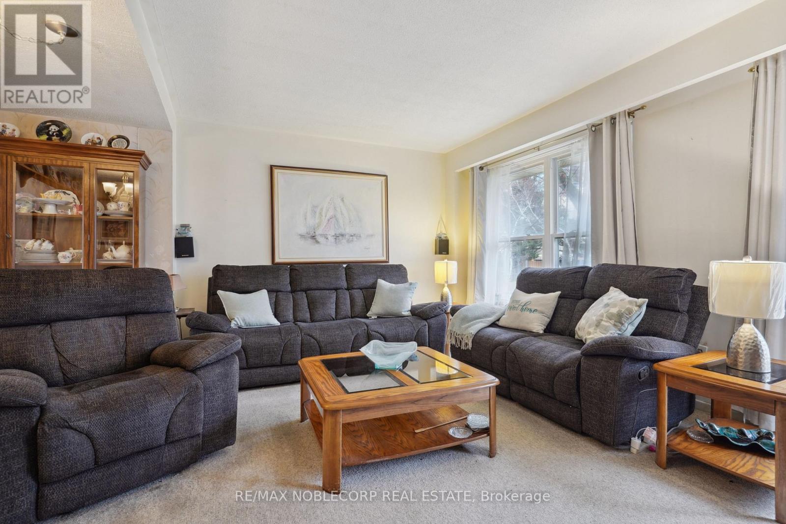 34 Corvus Star Way, Toronto, Ontario  M2J 1P3 - Photo 6 - C12203075