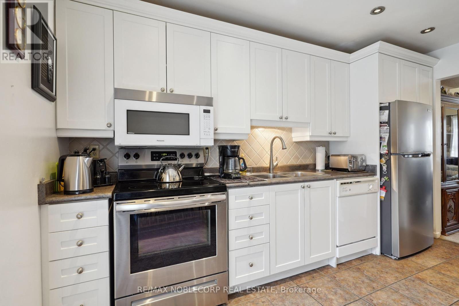 34 Corvus Star Way, Toronto, Ontario  M2J 1P3 - Photo 9 - C12203075