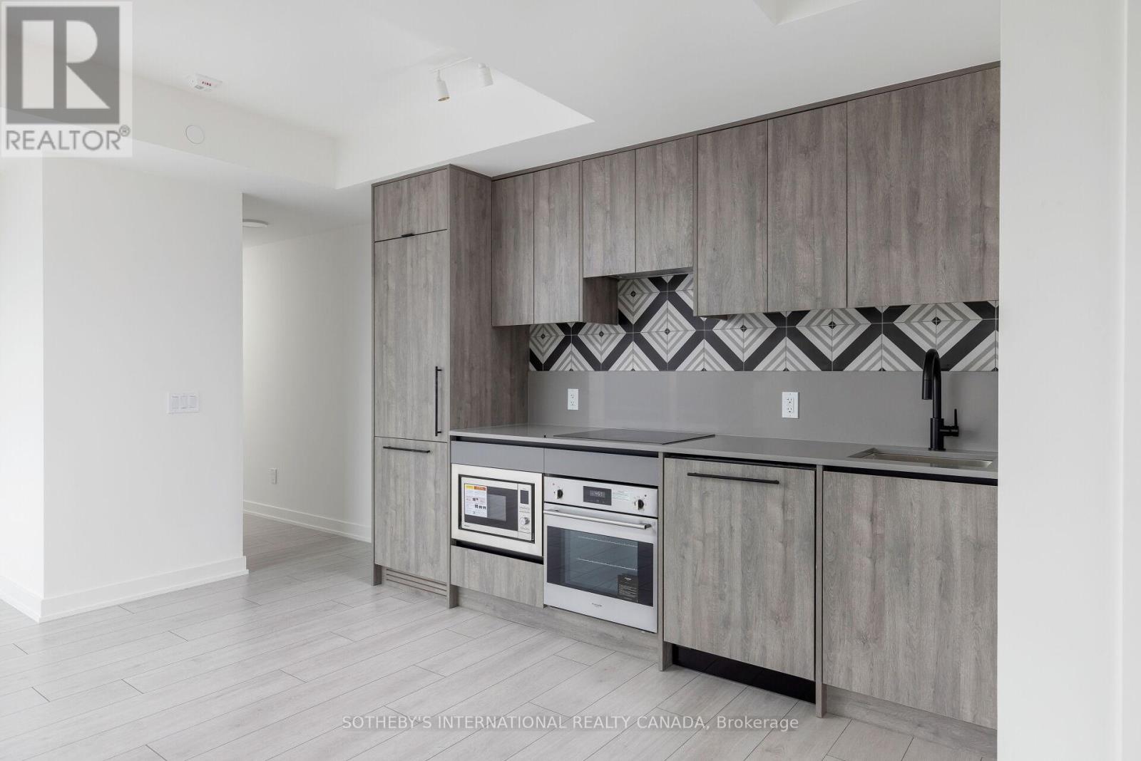708 - 5 Lakeview Avenue, Toronto, Ontario  M6J 1X4 - Photo 4 - C12203077