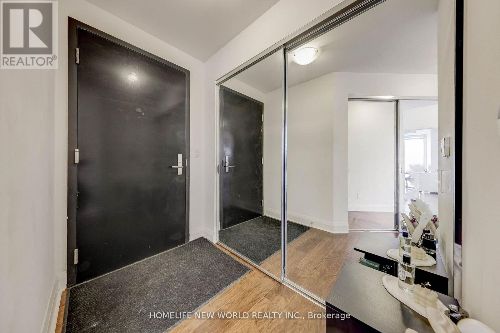 2410 - 1080 Bay Street, Toronto, Ontario  M5S 0A5 - Photo 10 - C12203095